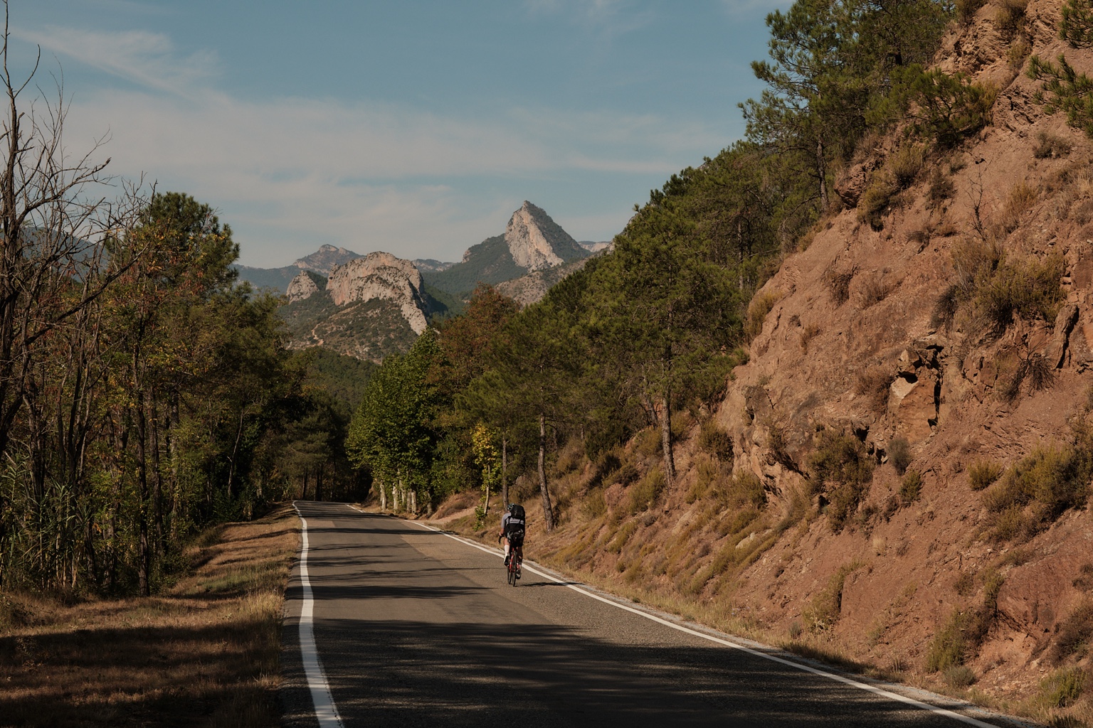 Fahrer auf Parcours B des Trans Pyrenees Race No.6 in den Pyrenäen